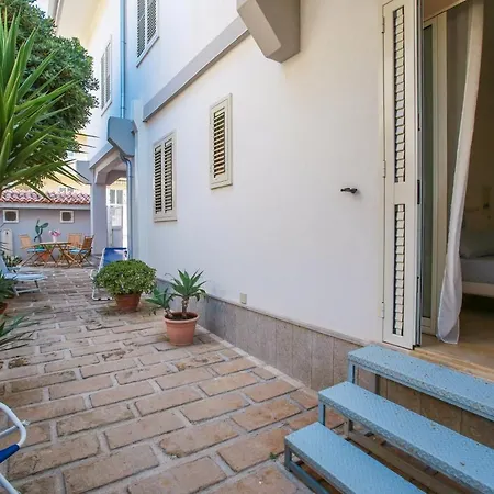 Donnalucata Apartment *